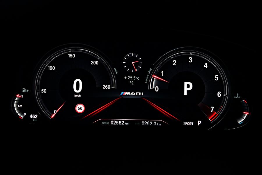 Панель приборов BMW X3 M40i (G01) 2017 года  (WW) (фото 154 из 184)
